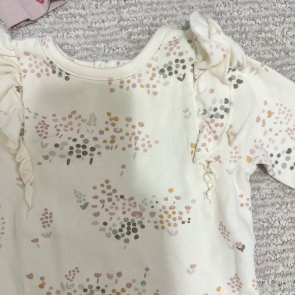 Pehr baby items! Shirts & socks 3-6 months - Picture 4 of 9